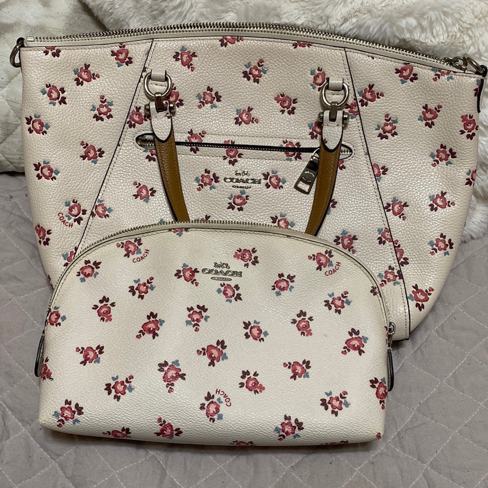 Coach bag with strap comes with Cosmetic bag, dust bag included!!